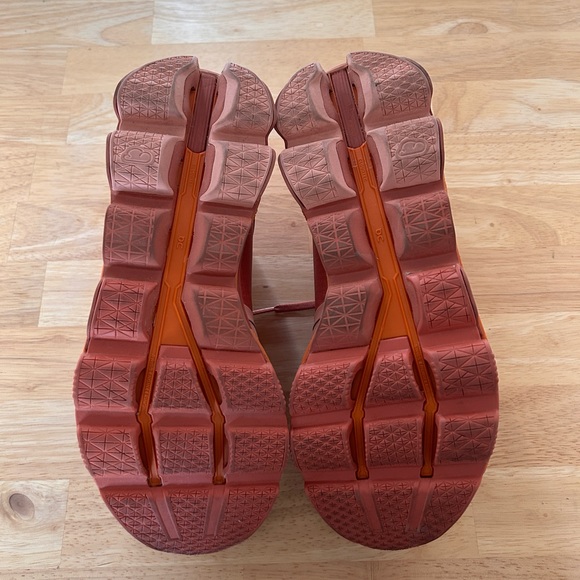 Orange On Cloud shoes - Picture 4 of 5